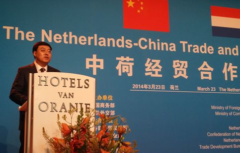 �������ߺ�������ѧ��ͬ�н��к��׸�ʳƷ��ȫ������ϵ